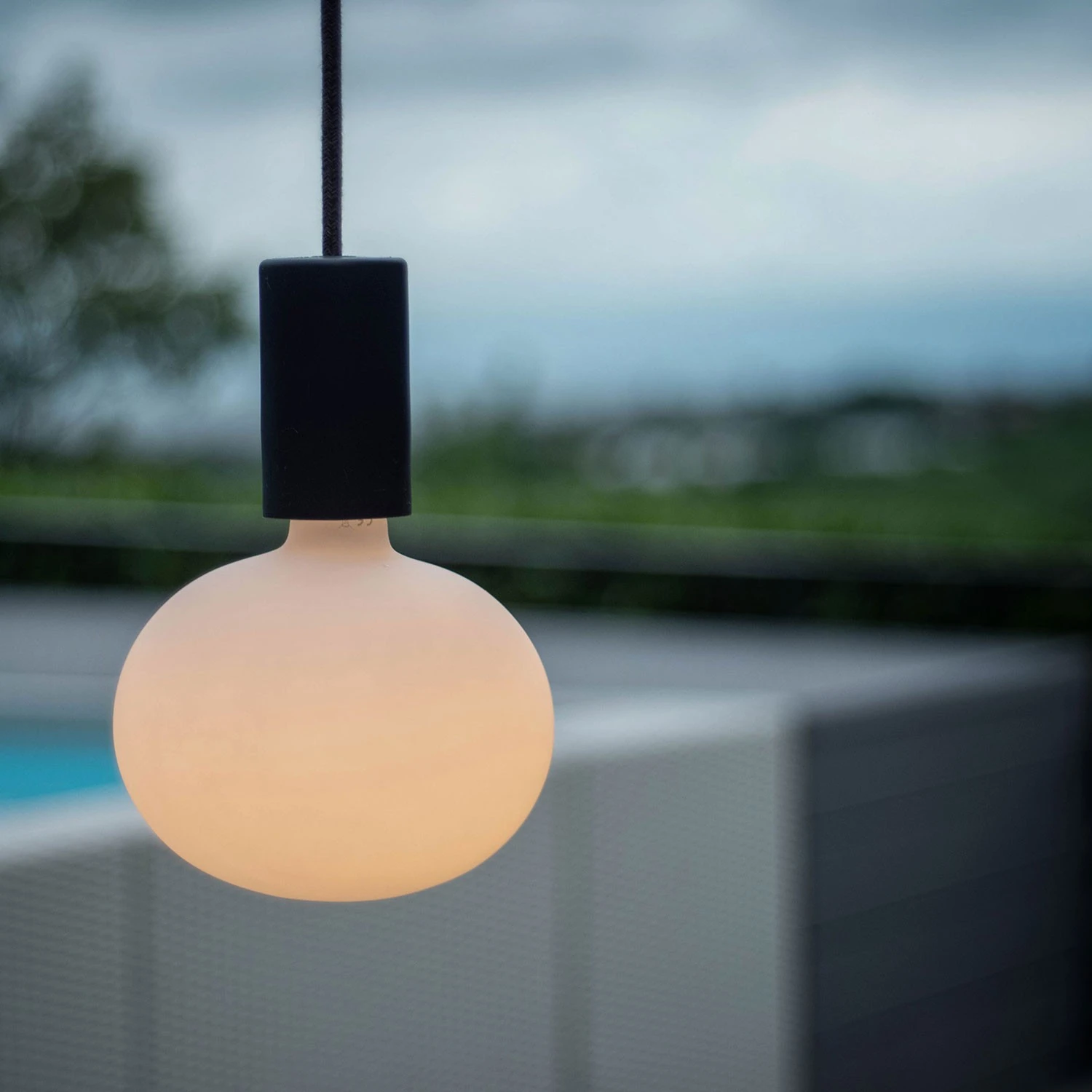 EIVA ELEGANT Lampada a sospensione da esterni con 1,5 m cavo tessile, rosone e portalampada in silicone IP65 waterproof