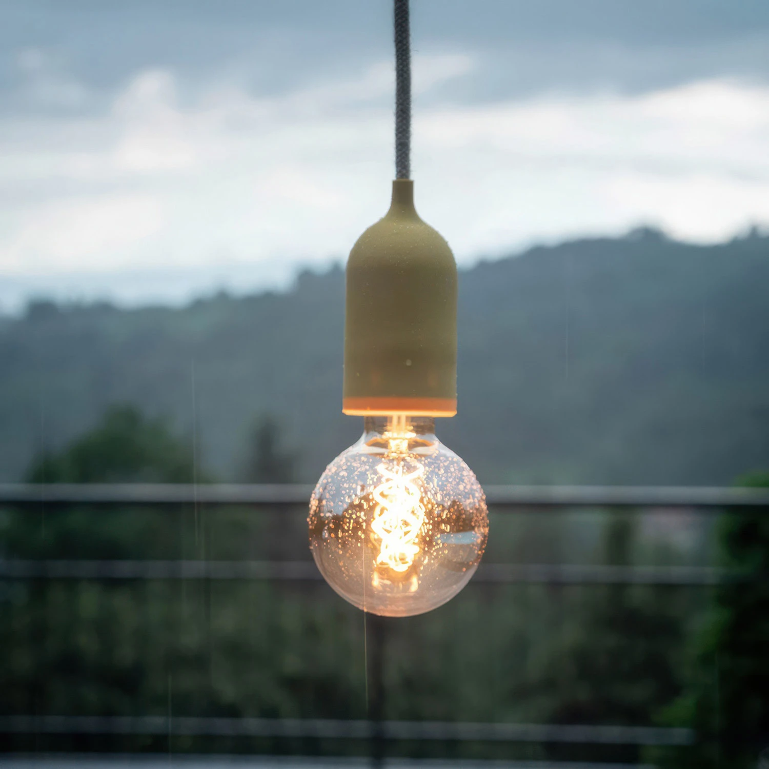 EIVA PASTEL Lampada a sospensione da esterno con 5 m cavo tessile, decentatore, rosone e portalampada IP65 waterproof