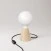 Lampada da tavolo con base in ontano e lampadina a effetto porcellana