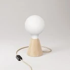 Lampada da tavolo con base in ontano e lampadina a effetto porcellana
