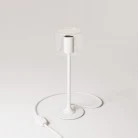 Lampada da tavolo MAG-Y con base metallica tonda e lampadina Ghost trasparente