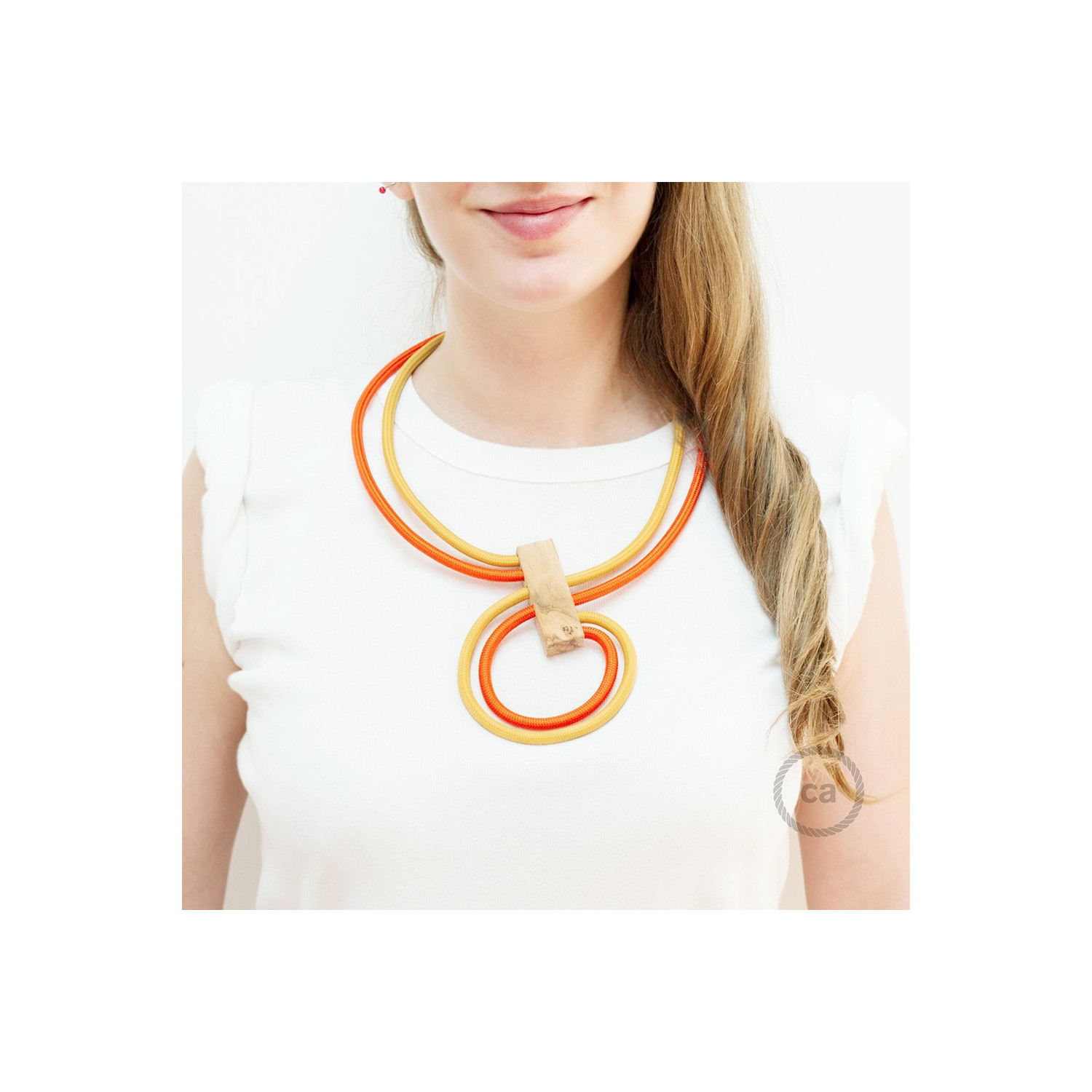 Collana Infinity regolabile bicolore Senape RM25 e Arancione RM15.