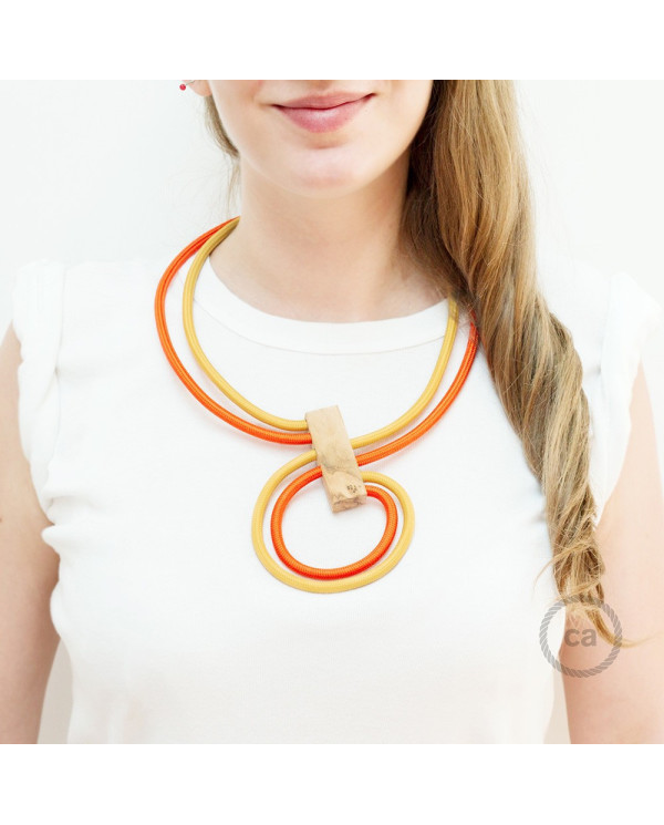 Collana Infinity regolabile bicolore Senape RM25 e Arancione RM15.