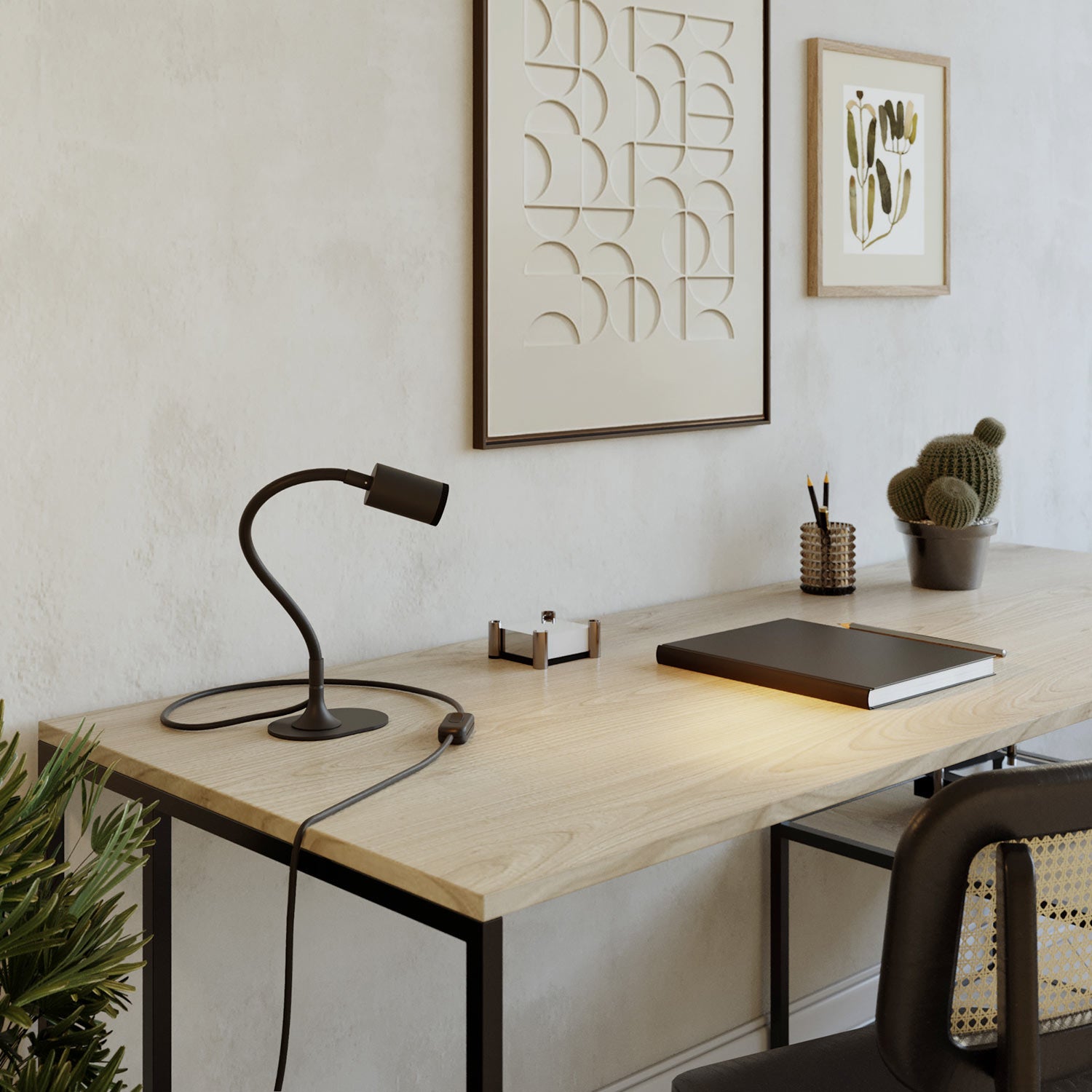 Lampada da scrivania MAG-Y con Flex, base metallica ovale e luce spot - Nero