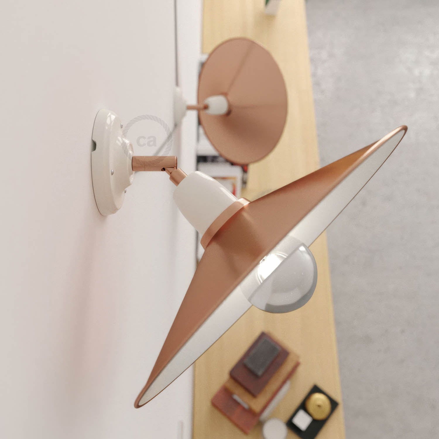 Fermaluce 90° con paralume Swing, lampada orientabile da parete o soffitto in porcellana - Rame