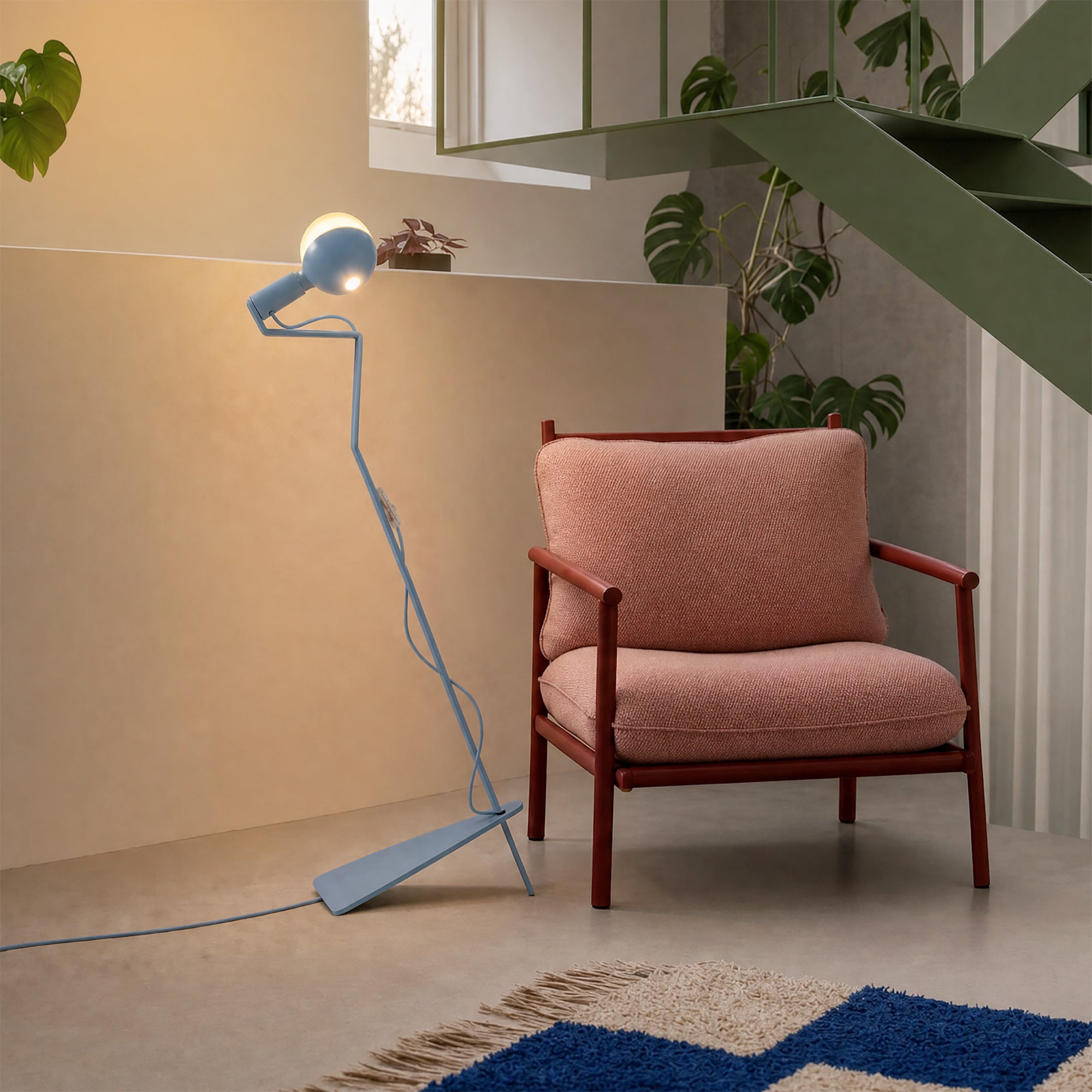Lampada da terra inclinabile con lampadina LED G125 verniciata - Mario Talia - Blu