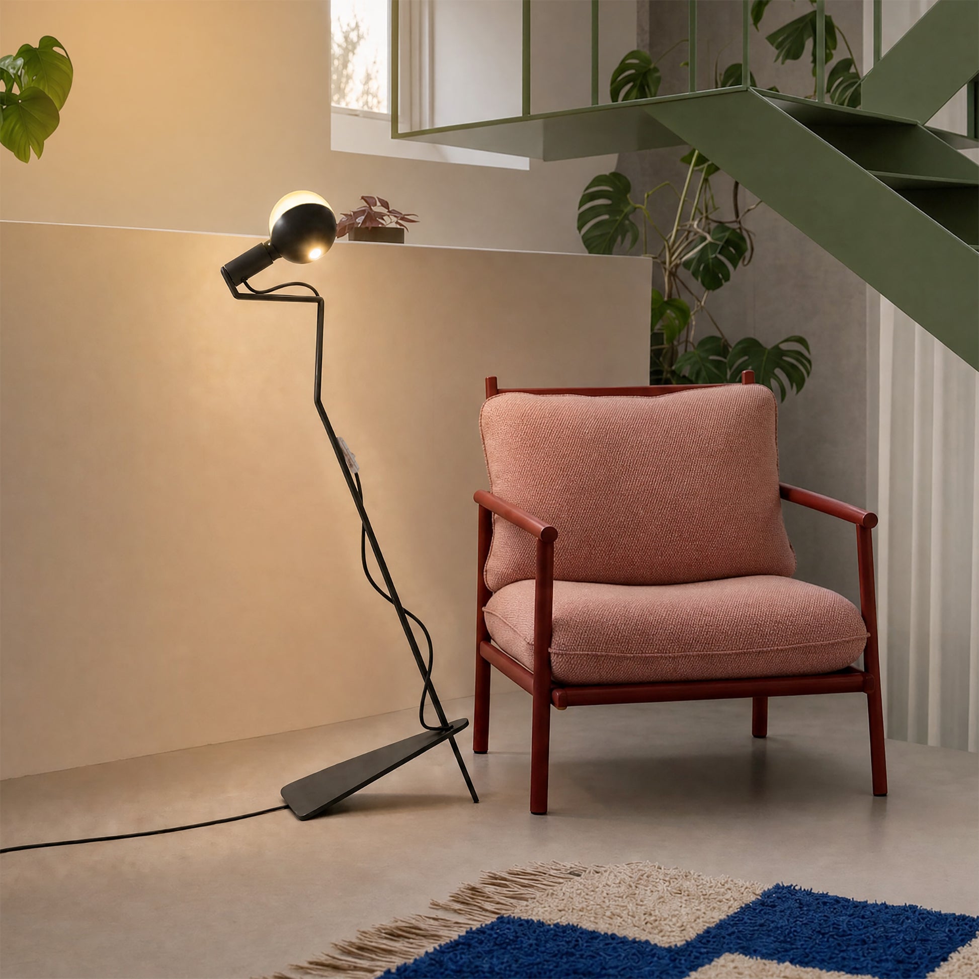 Lampada da terra inclinabile con lampadina LED G125 verniciata - Mario Talia - Nero