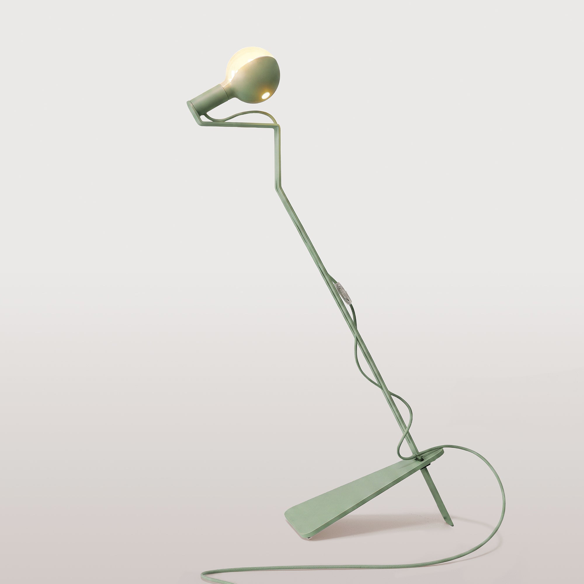 Lampada da terra inclinabile con lampadina LED G125 verniciata - Mario Talia - Verde