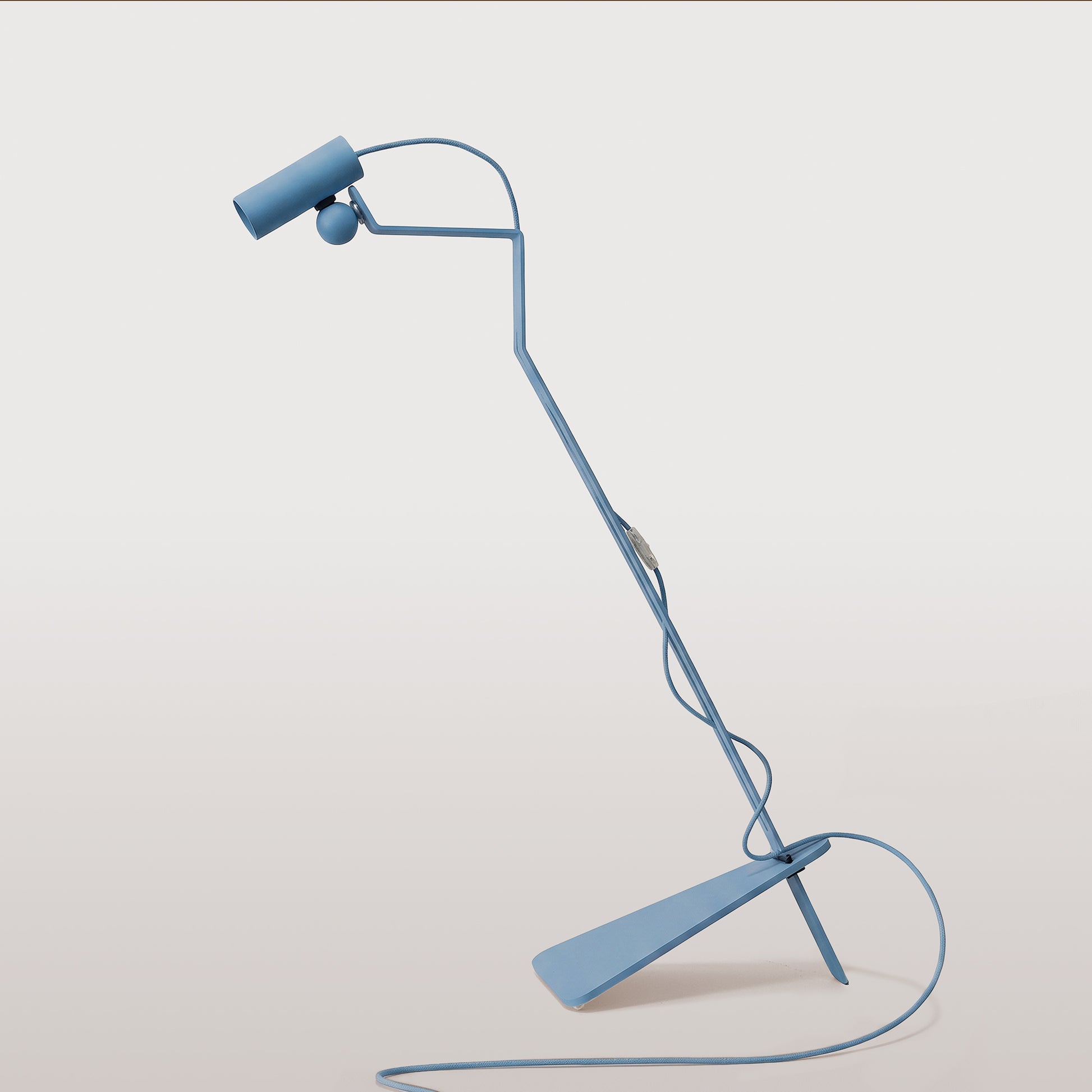 Lampada da terra inclinabile con faretto magnetico orientabile - Mario Tubo - Blu