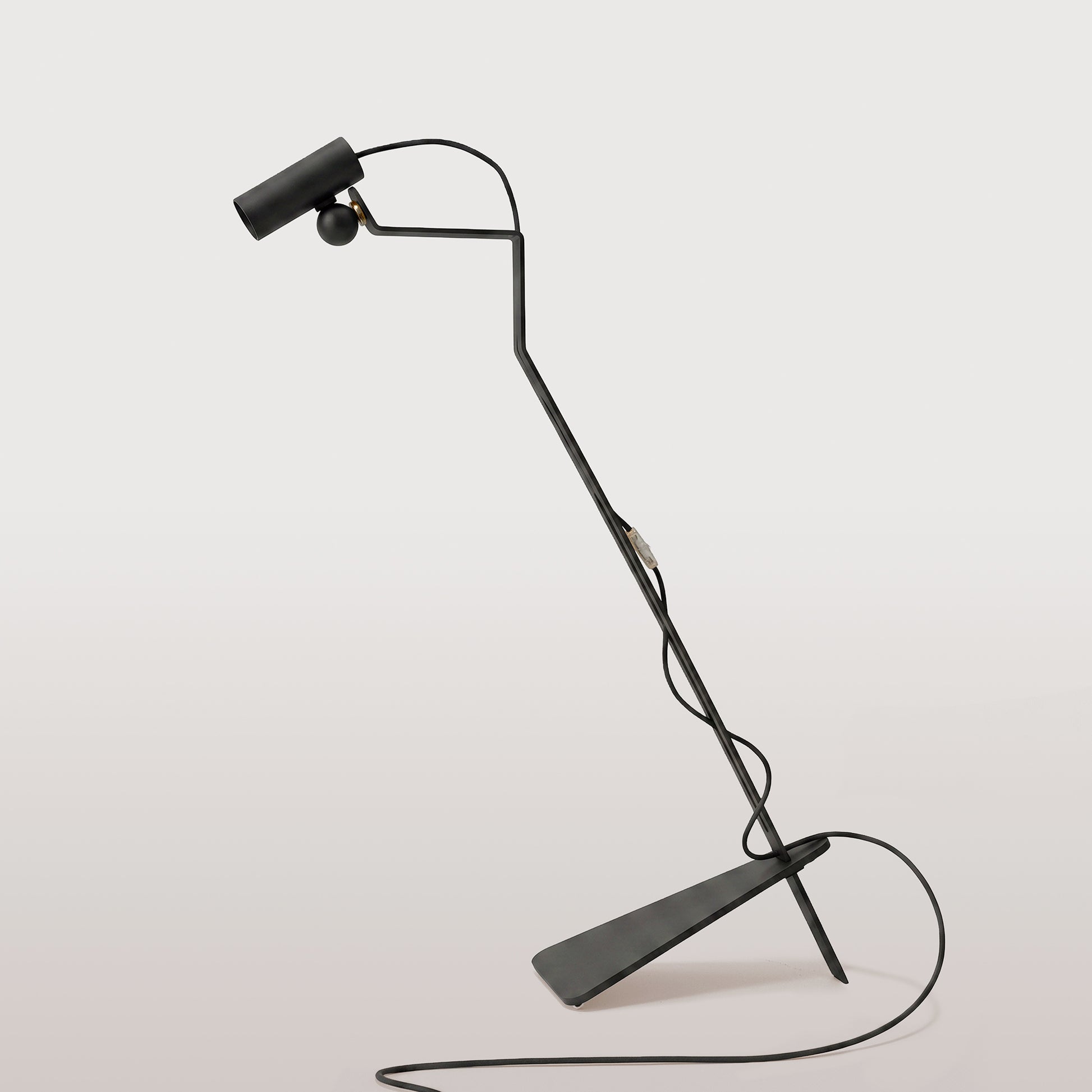 Lampada da terra inclinabile con faretto magnetico orientabile - Mario Tubo - Nero