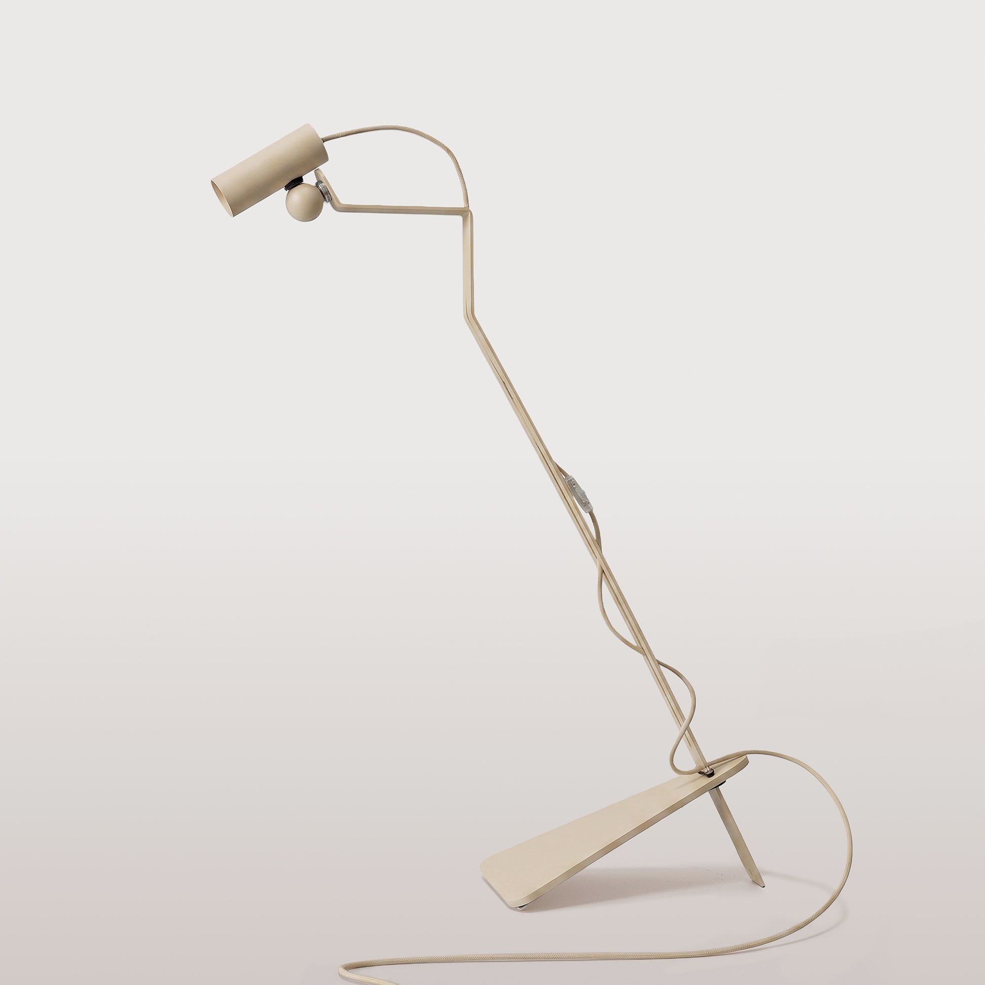 Lampada da terra inclinabile con faretto magnetico orientabile - Mario Tubo - Panna