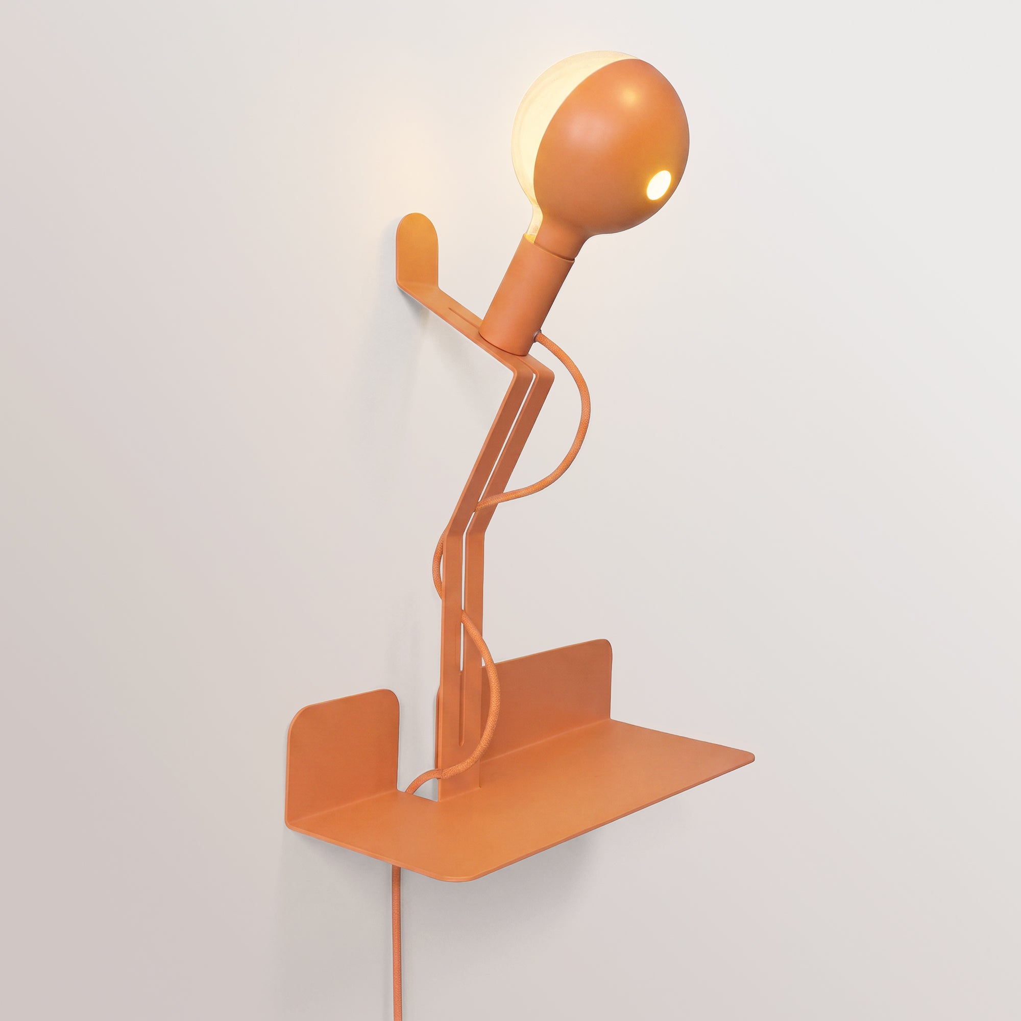 Lampada da parete con mensola e lampadina LED G125 verniciata - Murio Talia - Arancione