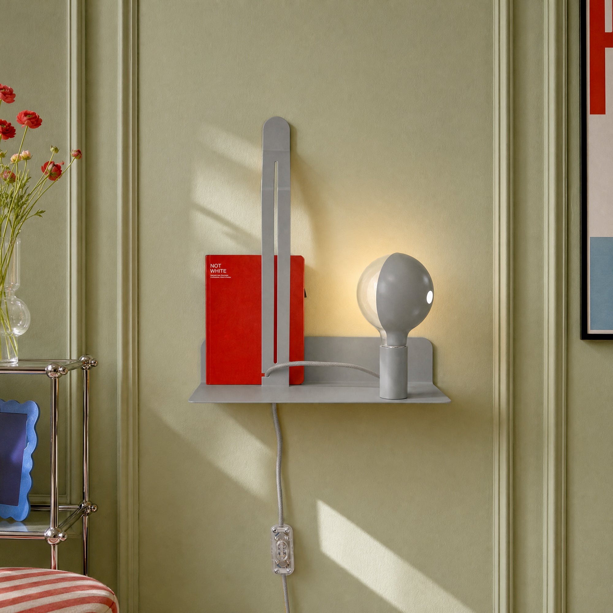 Lampada da parete con mensola e lampadina LED G125 verniciata - Murio Talia - Grigio