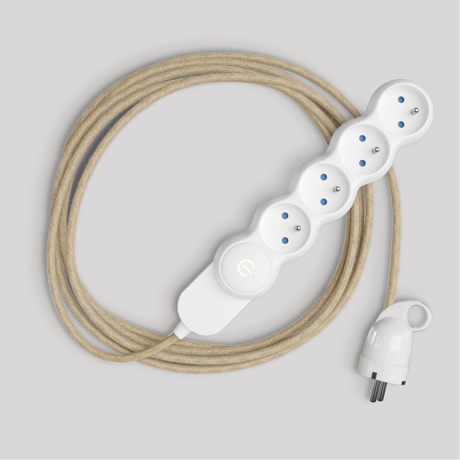 Multipresa francese con cavo in juta di colore neutro e spina Schuko con anello comfort