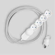 Multipresa tedesca con cavo in tessuto bianco lucido e spina Schuko con anello comfort
