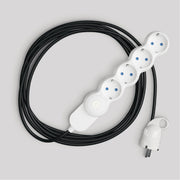 Multipresa tedesca con cavo in tessuto nero lucido e spina Schuko con anello comfort
