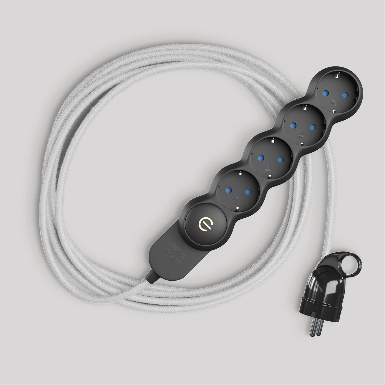 Multipresa tedesca con cavo in tessuto bianco lucido e spina Schuko con anello comfort