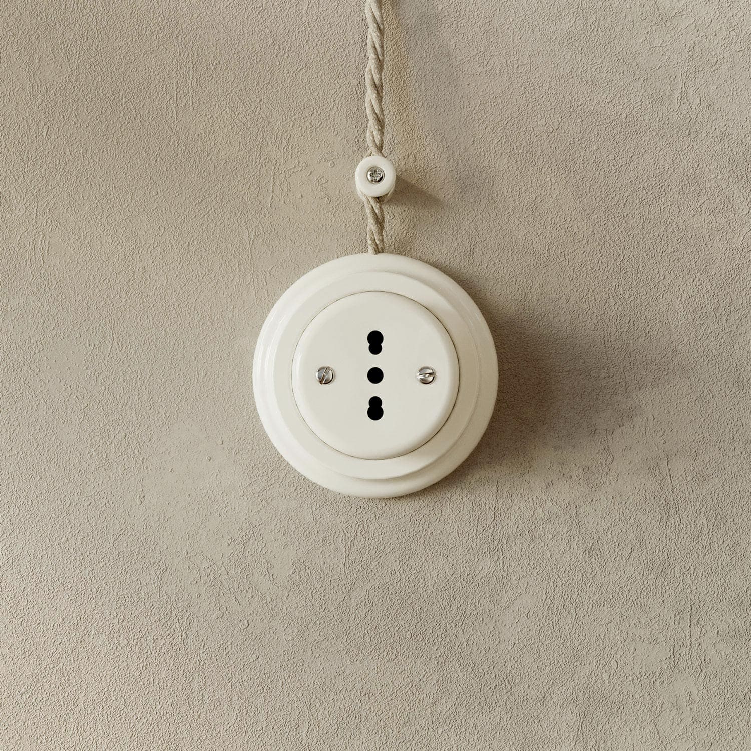 Base in porcellana per presa elettrica e per interruttore/deviatore  - Bianco