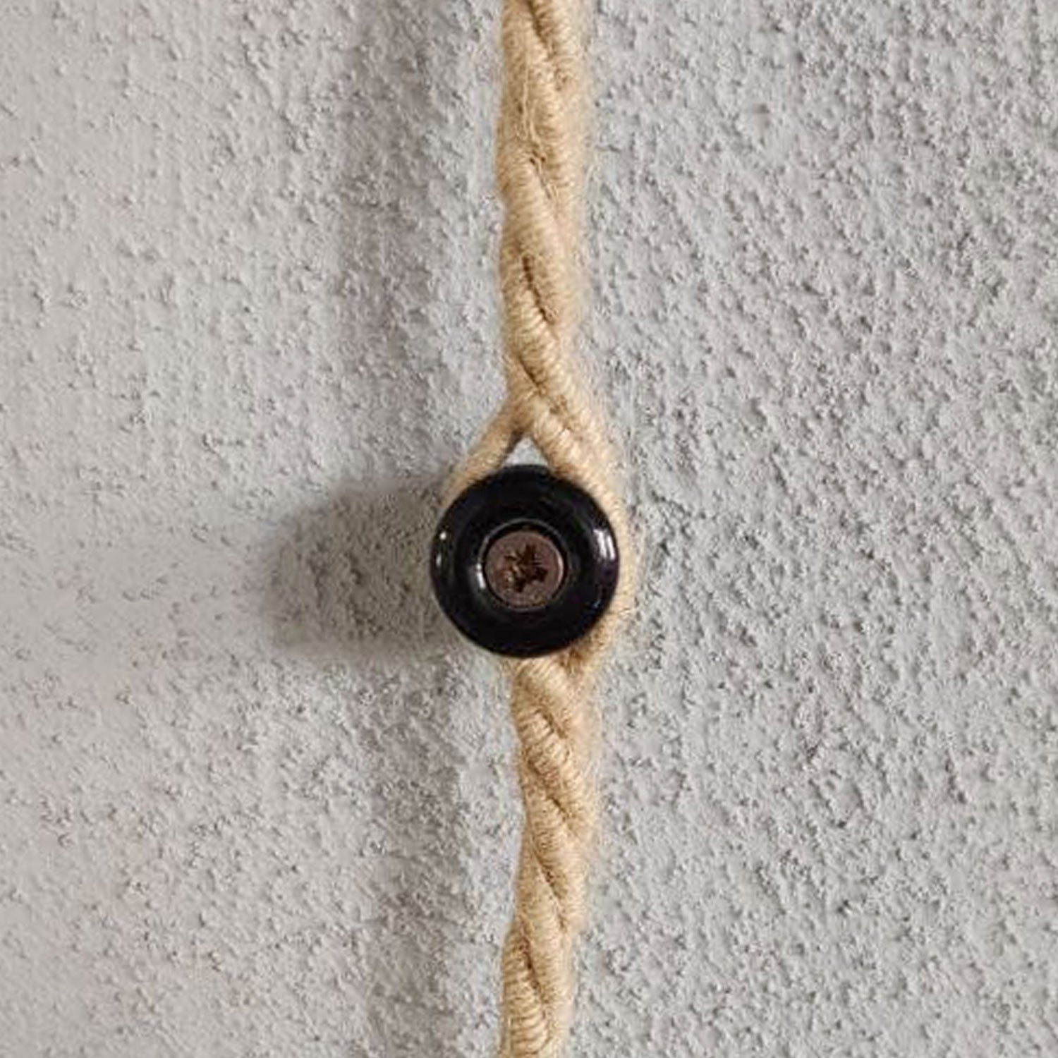 Isolatore in porcellana per impianto a parete 18 mm - Nero