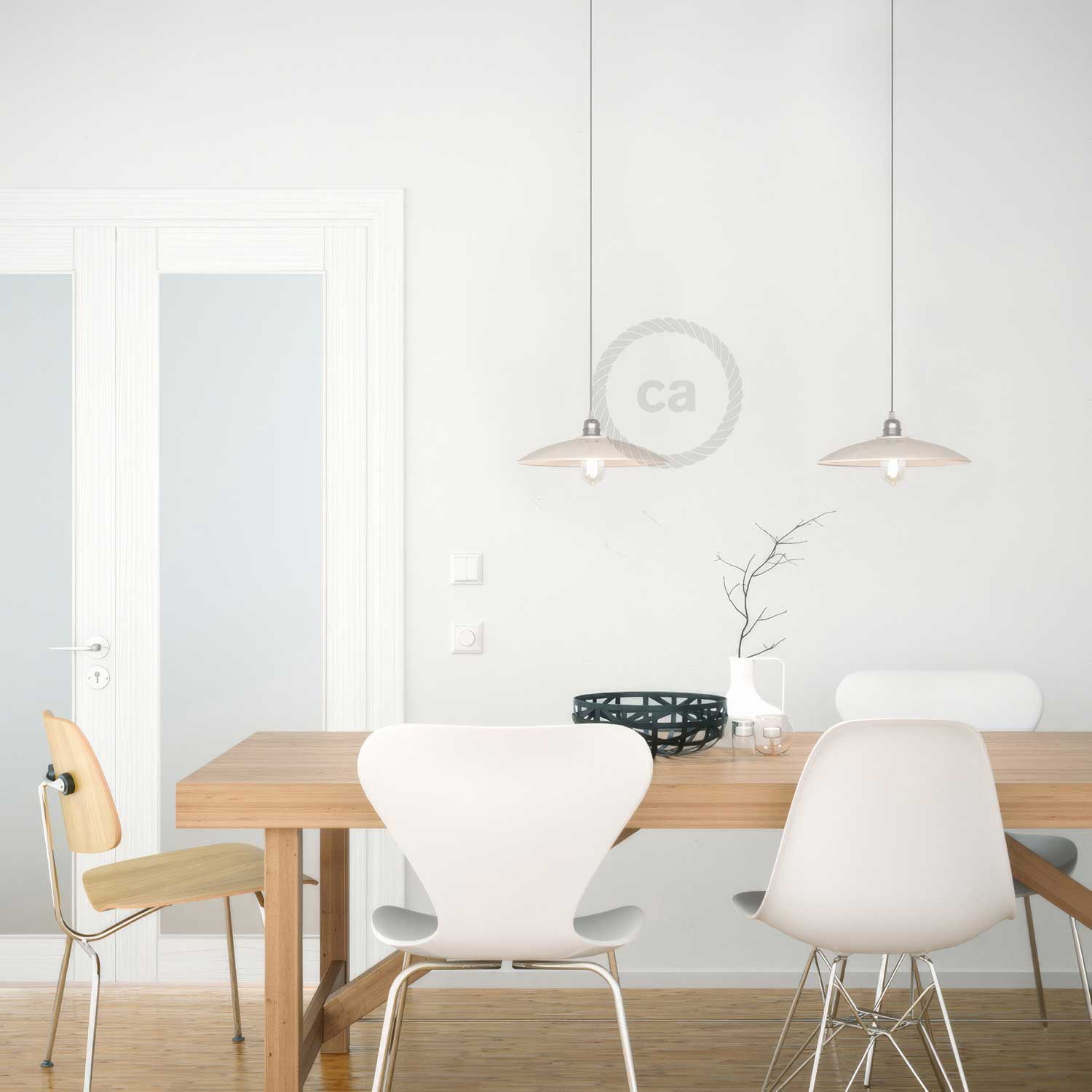 Lampada a sospensione completa di cavo tessile, paralume in ceramica Piatto e finiture in metallo - Bianco lucido