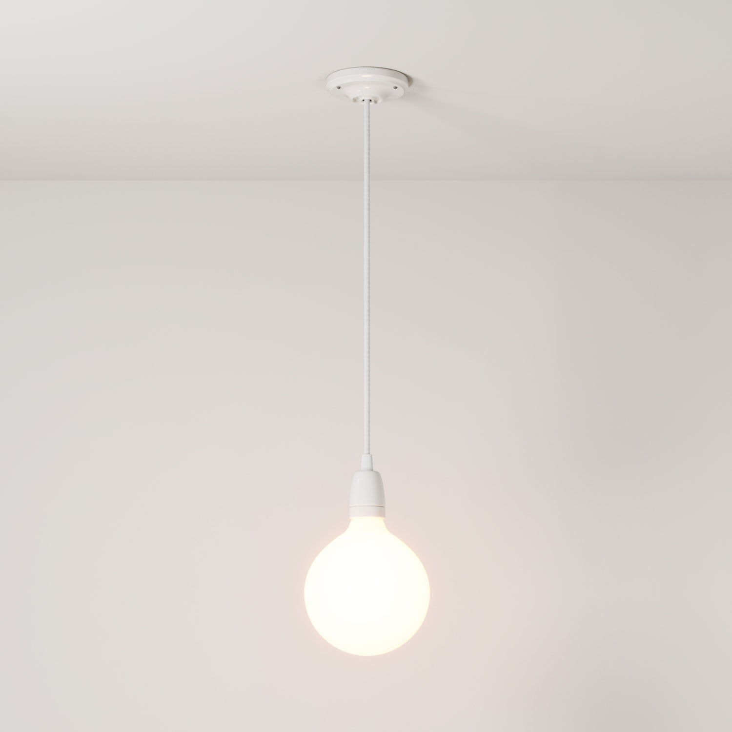 Lampada a sospensione completa di cavo tessile e finiture in porcellana colorata - Bianco