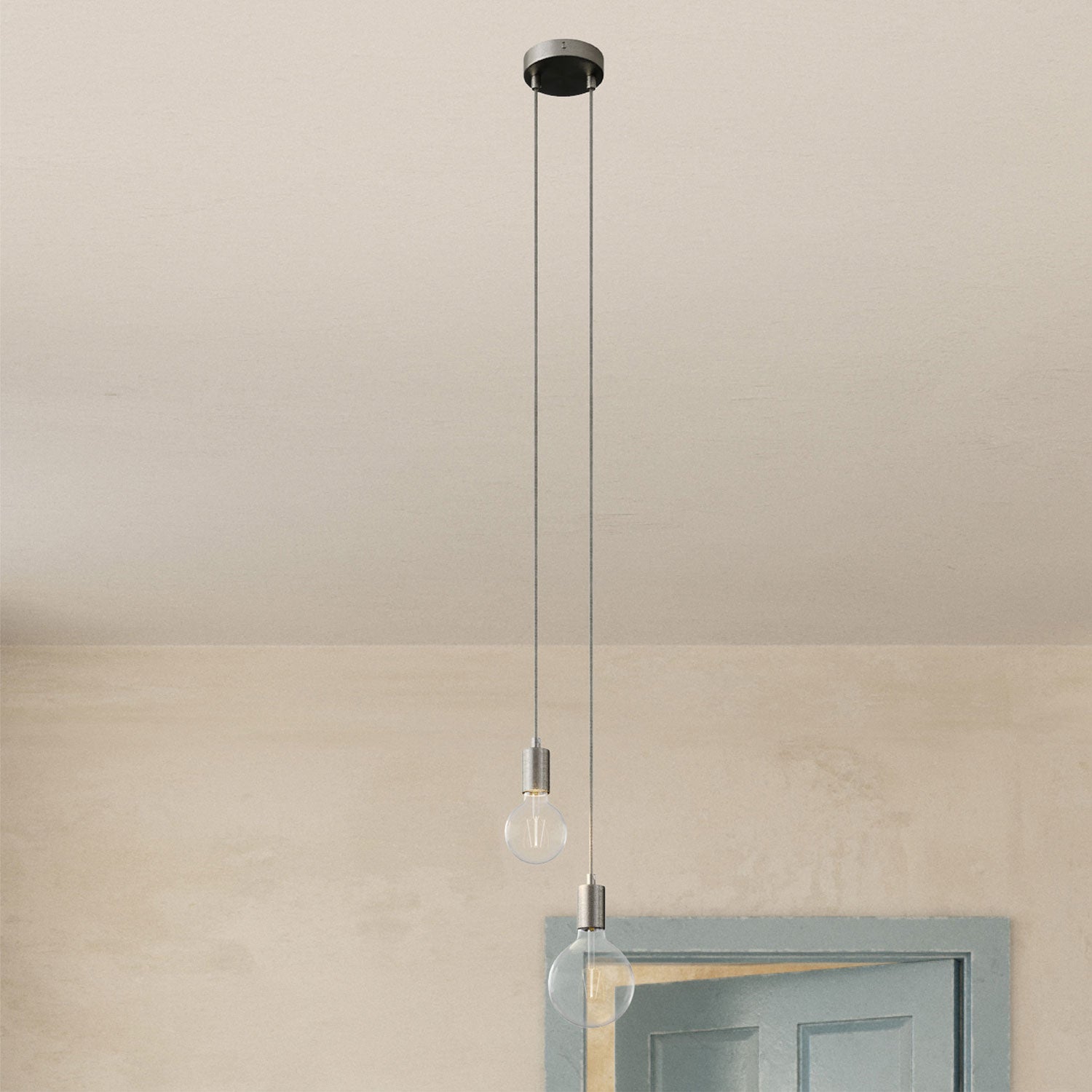 Lampada a sospensione multipla a 2 cadute con finiture in metallo - Titanio satinato