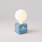 Lampada a batteria Cabless03 "Futur" con lampadina globo effetto porcellana - Futur Festival