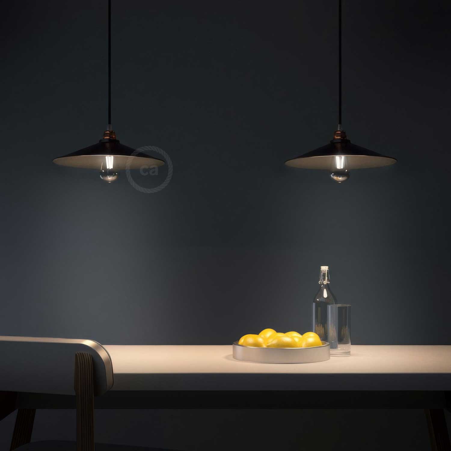 Lampada a sospensione completa di cavo tessile, paralume Swing e finiture in metallo - Nero