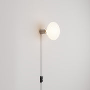 Lampada con spina con finitura metallica e lampadina LED Ellipse effetto porcellana - Titanio satinato