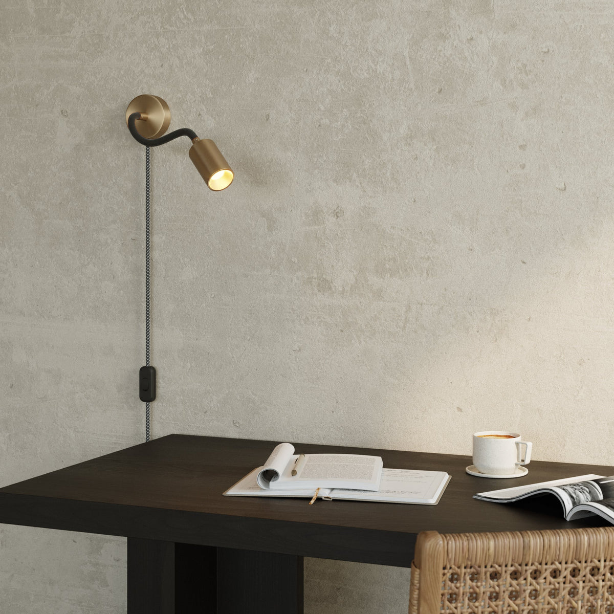 Lampada con spina e braccio snodabile, faretto Spotlight GU10 Bispot - Bronzo satinato / Nero - Creative Cables