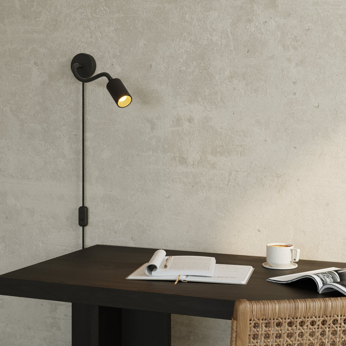 Lampada con spina e braccio snodabile, faretto Spotlight GU10 Bispot - Nero - Creative Cables
