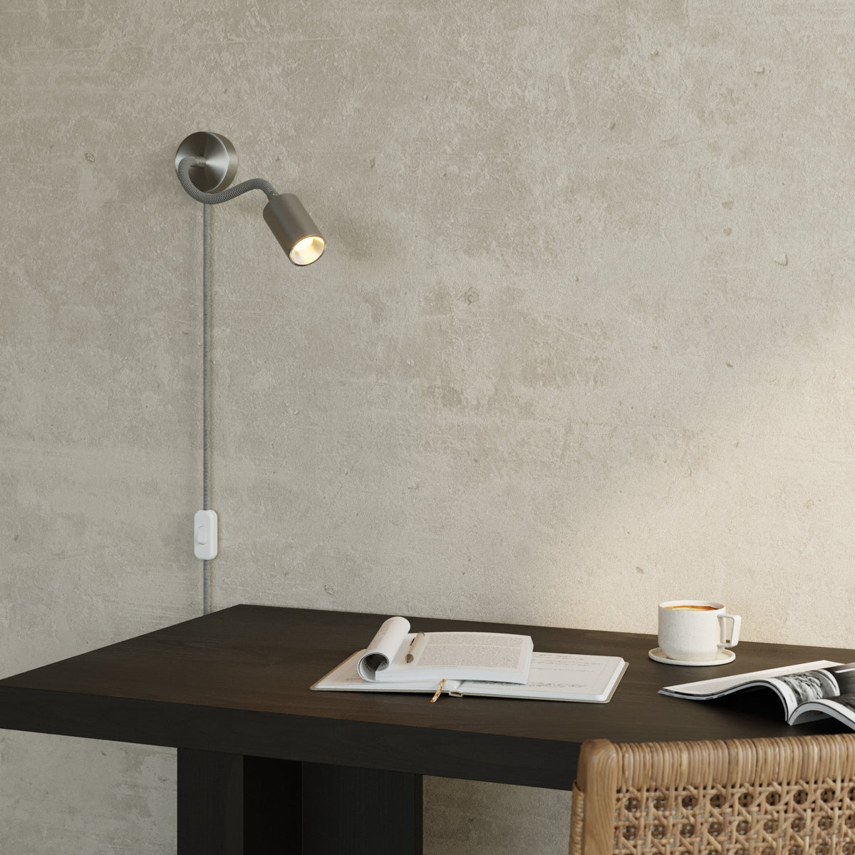 Lampada con spina e braccio snodabile, faretto Spotlight GU10 Bispot - Titanio satinato / Nero - Creative Cables