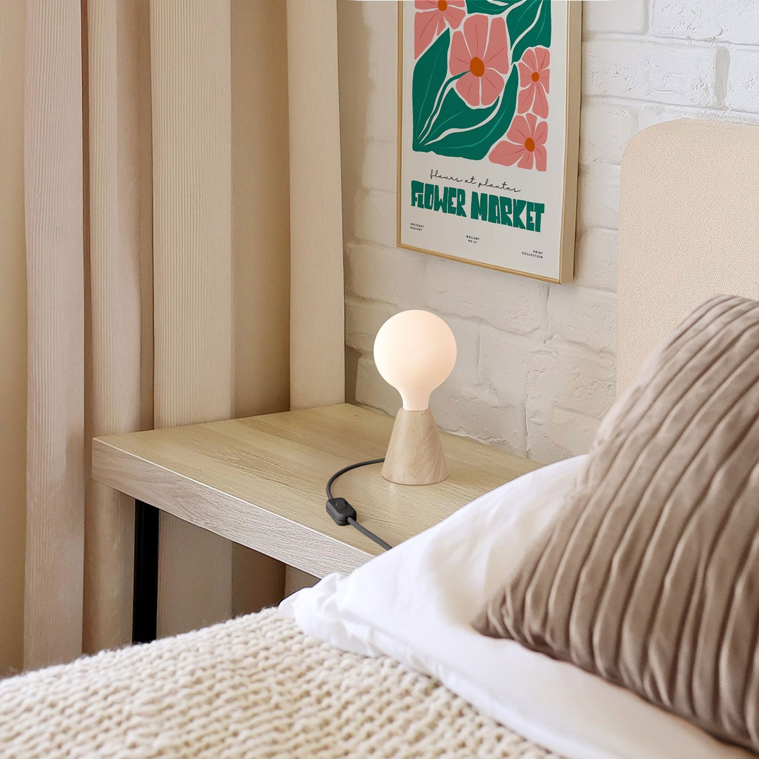 Lampada da tavolo con base in ontano, lampadina a effetto porcellana, cavo RM04 e spina EU - Creative Cables