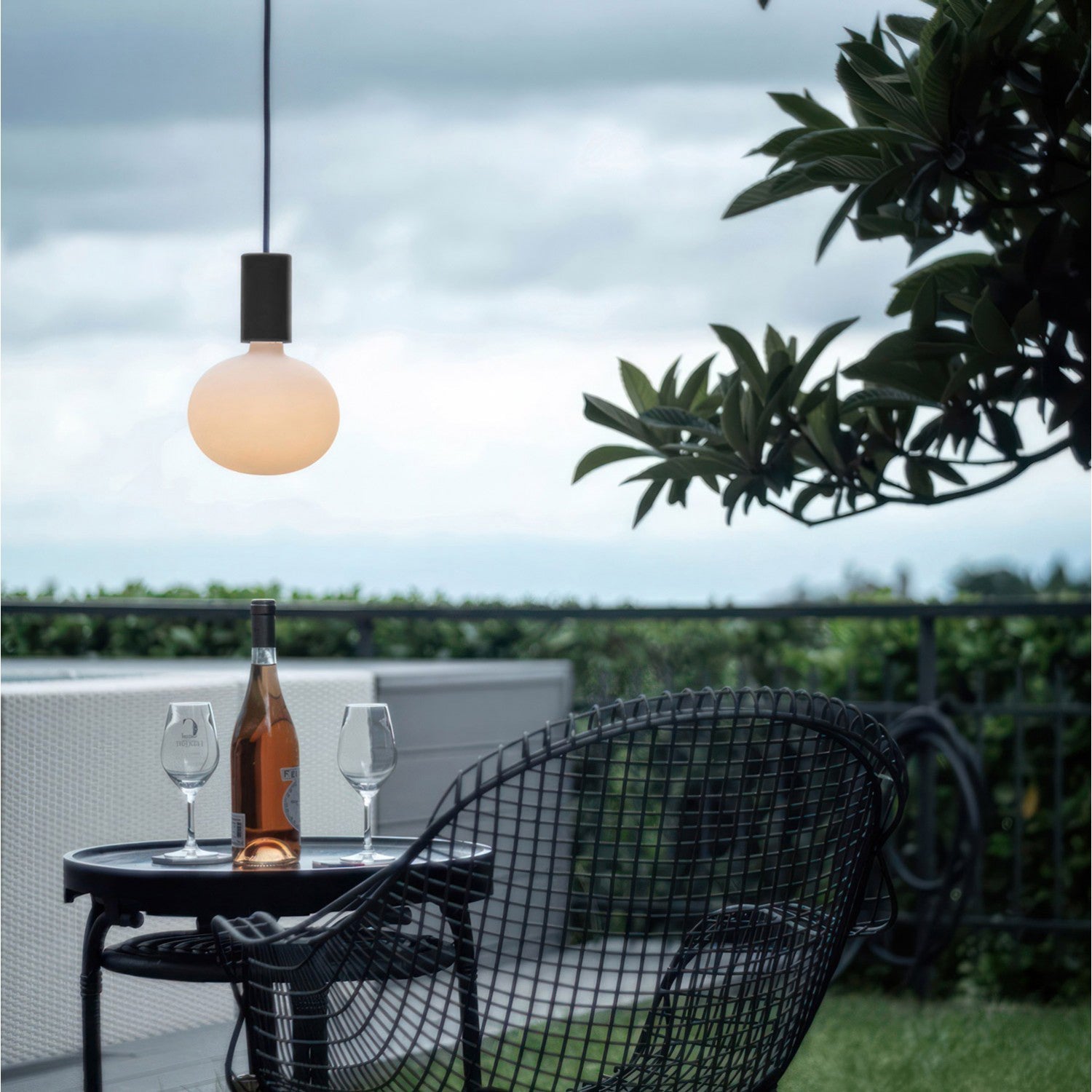Modulair ELEGANT Lampada da esterno con 5 m cavo tessile, decentatore, rosone e portalampada IP65 waterproof - Nero