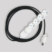 Multipresa tedesca con cavo in tessuto nero lucido e spina Schuko con anello comfort Bianco