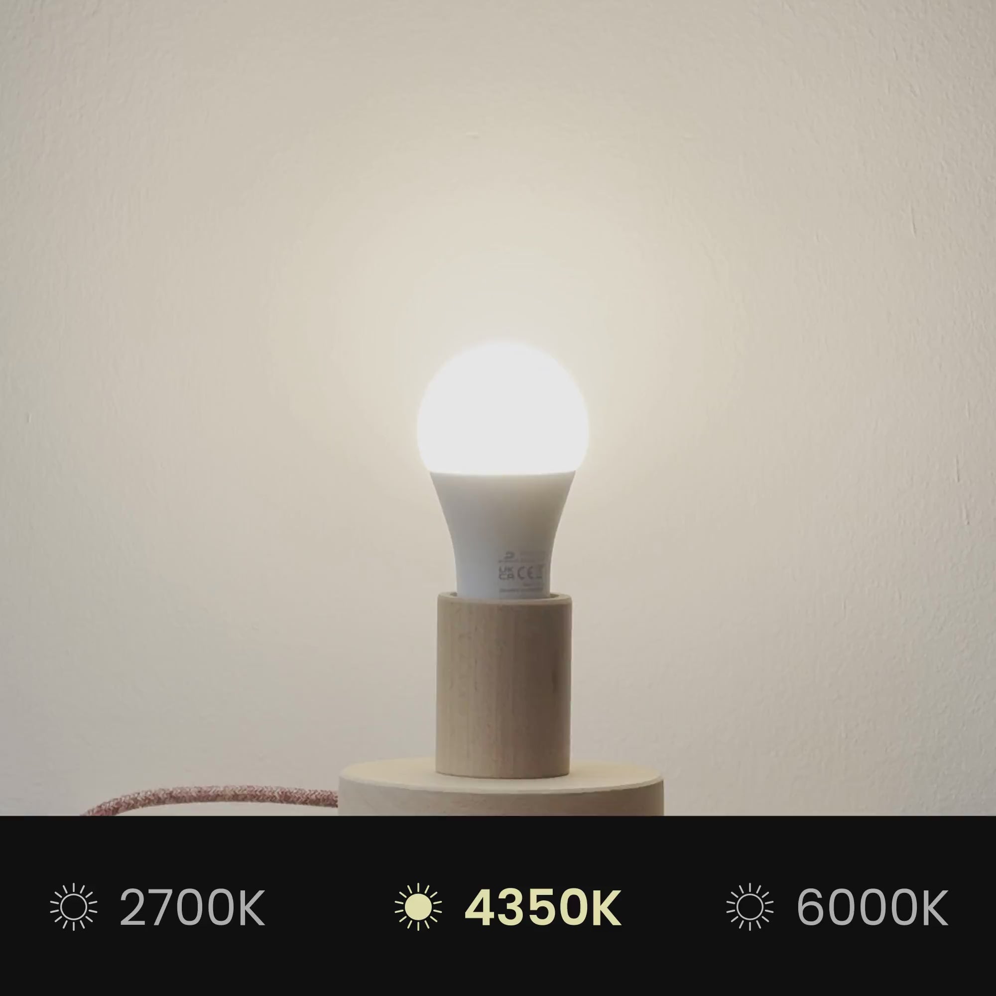 Carica video: Lampada a sospensione con paralume in tessuto Cilindro Small Teletta azzurro severo - Made in Italy