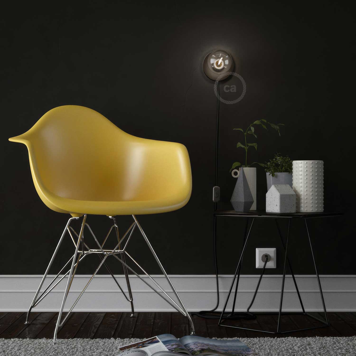 Spostaluce, il punto luce in metallo completo di cavo tessile e fori laterali - Nero