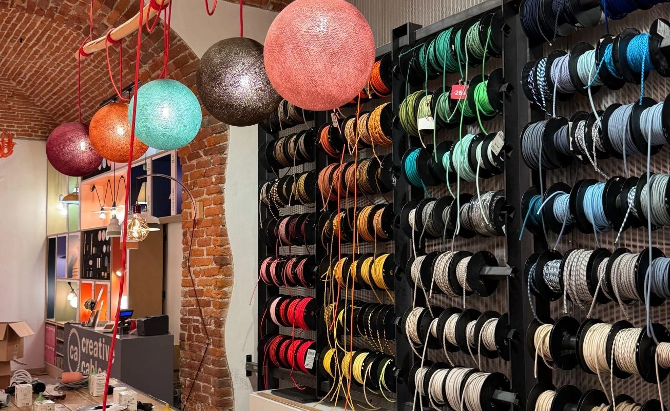 Dove la luce prende forma: il Creative Cables store a Torino